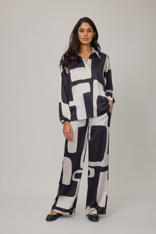 Pistache Abstract Split-V Shirt