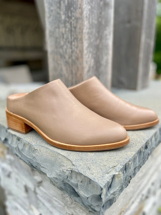 Poppy Barley Low-Down Heeled Mule in Biscotti