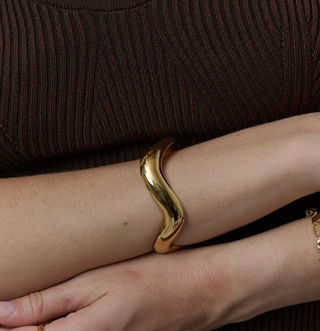 Hoopla Style Editorial Wavy Cuff