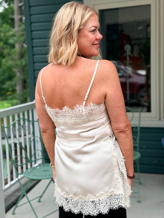 Lyla + Luxe Lace Cami Top in Champagne