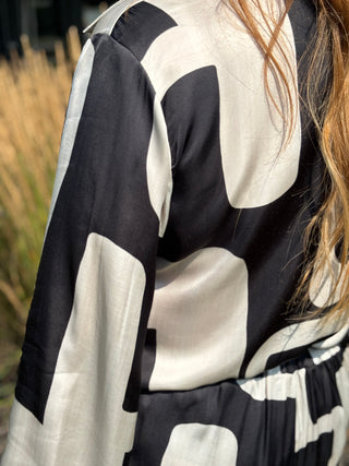 Pistache Abstract Split-V Shirt