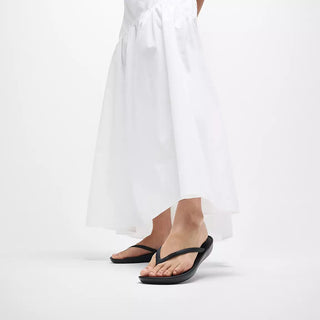 FitFlop IQushion Ergonomic Flip Flop in Black