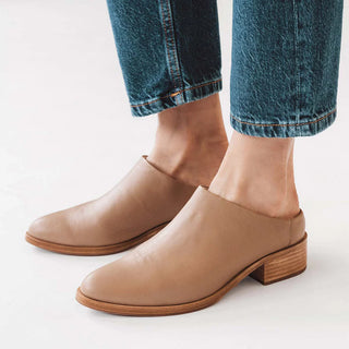 Poppy Barley Low-Down Heeled Mule in Biscotti